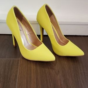 Qupid Neon Yellow Pumps